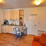 Mitra Zonata Orange * Omiš
