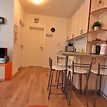 Mitra Zonata Orange * Omiš