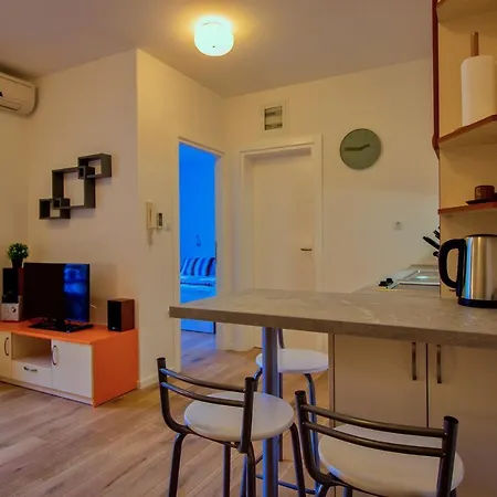Mitra Zonata Orange Apartament *