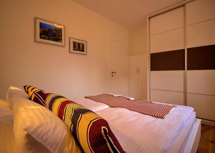 Mitra Zonata Orange * Omiš